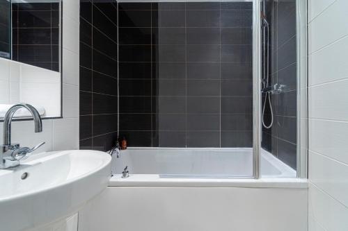 Stay Barbican - image 12