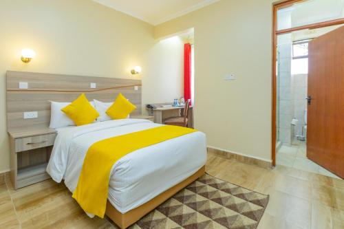 Standard Double Room image 3