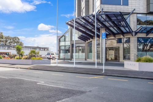 Skyline Studio with Parking, Pool, and Sea Views