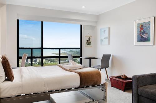 Skyline Studio with Parking, Pool, and Sea Views