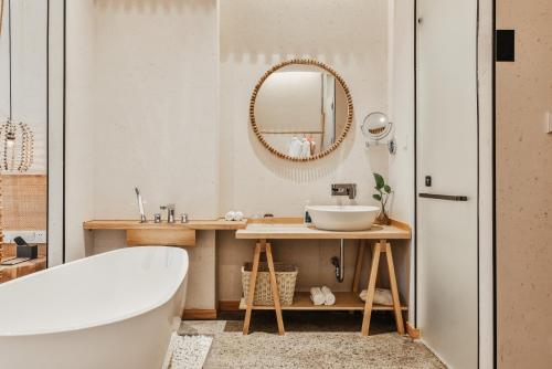 Manli Hotel Shanghai Pudong Airport Branch -Provide free shuttle buses to Pudong Airport and Disneyland