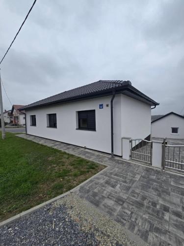 Napoli sobe, Sveti Ivan Žabno