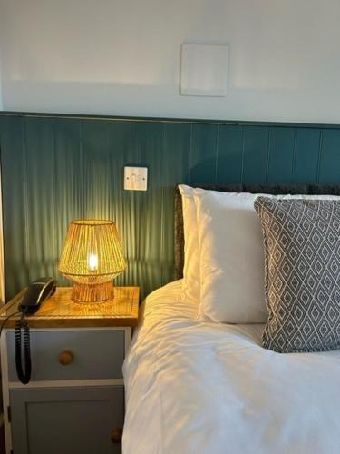 2 twin beds
