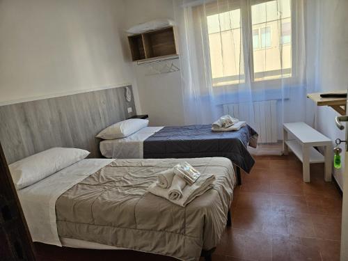 2 twin beds