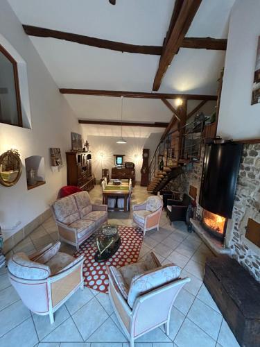 La maison de Brigitte aux petites avaizes in Saint-Christophe-en-Brionnais