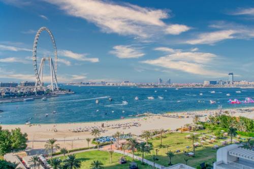 Classic Retreat in JBR with Private Beach Access, Dubaj