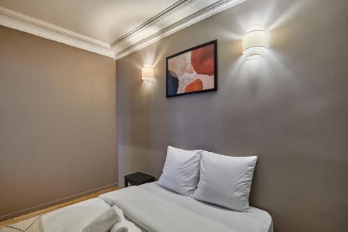 Charming Apartment Center of Paris by Studio Prestige - image 11