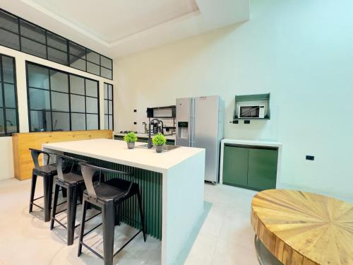 bambu house in La Mandarina