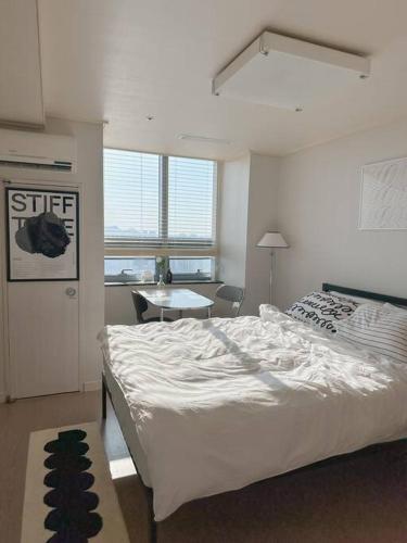 Monoroom sillim station 3min, high floor view, gangnam station, hongdae station 20min, airport bus s - Фото 4