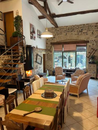La maison de Brigitte aux petites avaizes in Saint-Christophe-en-Brionnais