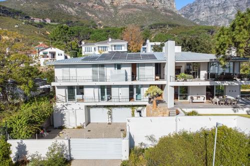 Five-Bedroom House image 7