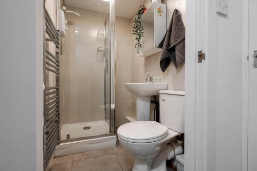 LFC theme - free parking - 2 bathroom, Liverpool (photo 11)