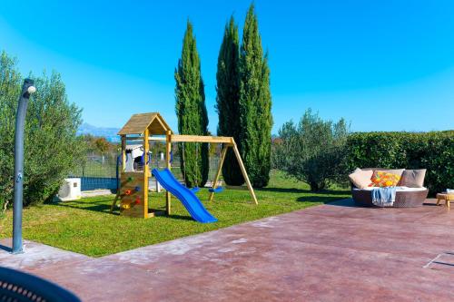 Spēļu laukums, Villa Almond in Briševo