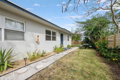 2BR on Swinton - 1 Mile to Beach, 1 Block to Ave in Delray Beach, USA