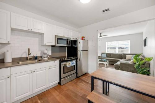 2BR on Swinton - 1 Mile to Beach, 1 Block to Ave in Delray Beach, USA