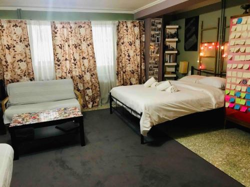500Mbps WiFi Budget Studio 1min from Attiki metro station, Athens