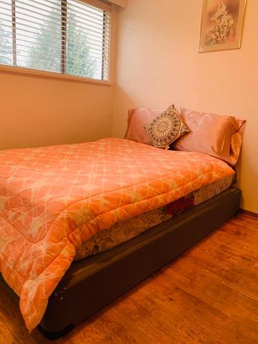 Cosy Romantic Stay in Surrey- Walking distance from Guildford Town Centre in Surrey, Canada