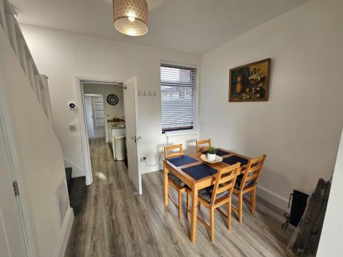 3BR, 6 min to central station, full kitchen in Parr