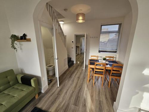 3BR, 6 min to central station, full kitchen in Parr