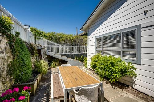 ทัศนียภาพภายนอกโรงแรม, Views on Colenso - Napier Holiday Home in ฮอสปิตัล ฮิลล์