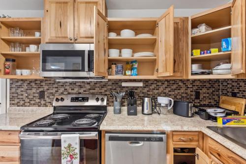 Parkside Escape Oasis in Bellevue fully fenced