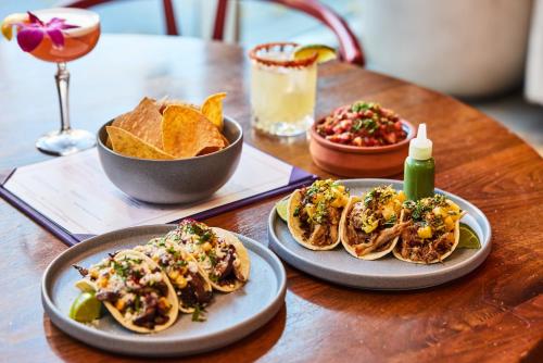 The Envoy Hotel, Autograph Collection