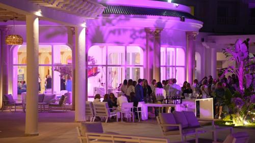 金色郁金香塔杰苏尔坦度假村