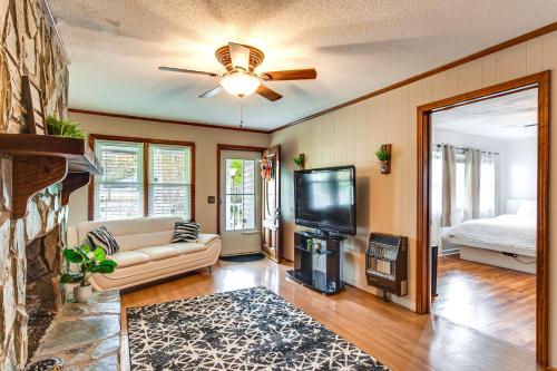 3 Mi to Dtwn Family-Friendly Sanford Home in 桑福德 (NC)