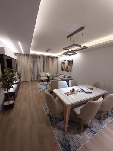CFC, New Iconic 2BR Apartment, El Cairo
