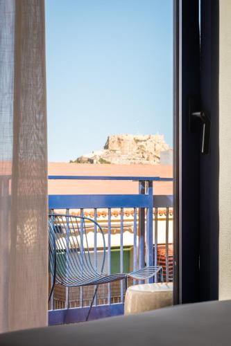Double Room with Balcony image 7