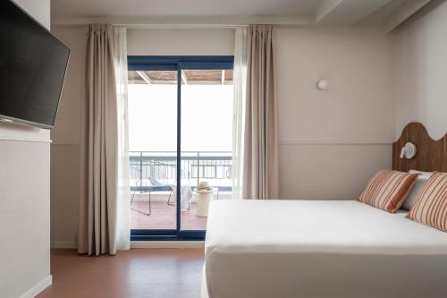 Double Room with Terrace image 9