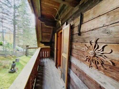 parveke/terassi, Chalet Hüttentraum by Globalimmoservice (Chalet Huttentraum by Globalimmoservice) in Bad Kleinkirchheim