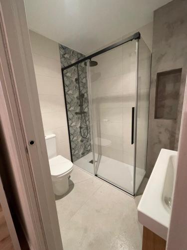 A 4 min andando del metro 3 habitaciones con baño privado, Madrid (foto 6)