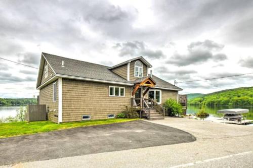 Unmatched Lakefront Home! in Enfield (NH)