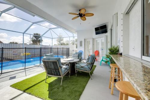 Pool, Game Room and Grill Modern Port St Lucie Home in River Park, USA