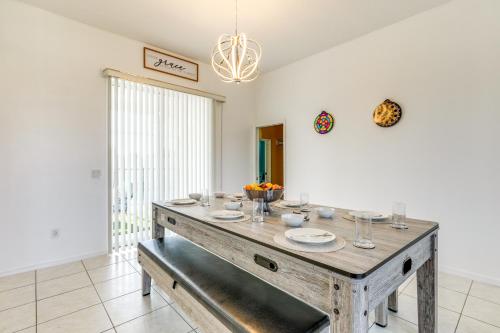 Pool, Game Room and Grill Modern Port St Lucie Home in River Park, USA