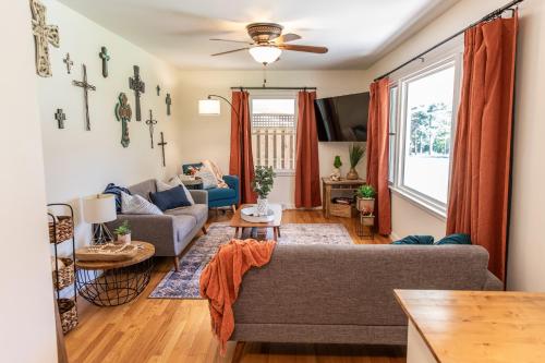 Amazing Deal Off I-40 By RTP-Duke-RDU with hot tub in Durham, USA