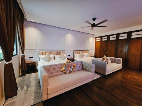 The Palm Suite at Lava Mansion