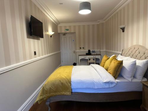 Sweeney's Hotel 2020 Limited Room Type - Deluxe Suite with Sea View