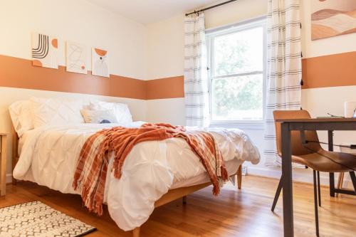 Amazing Deal Off I-40 By RTP-Duke-RDU with hot tub in Durham, USA