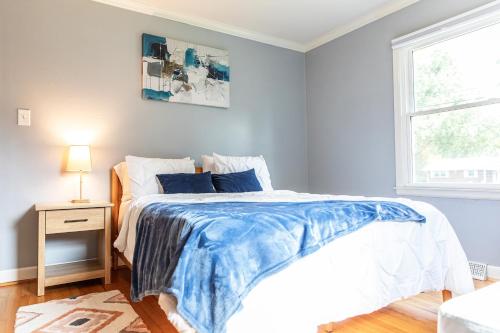 Amazing Deal Off I-40 By RTP-Duke-RDU with hot tub in Durham, USA