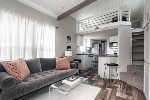 Tiny Home at Dreamland with Loft - Near Austin in Dripping Springs, USA