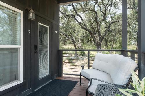 Tiny Home at Dreamland with Loft - Near Austin in Dripping Springs, USA