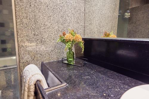 Executive Suite with Spa Bath image 4