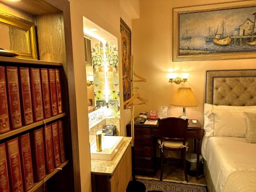 Standard Double Room image 6