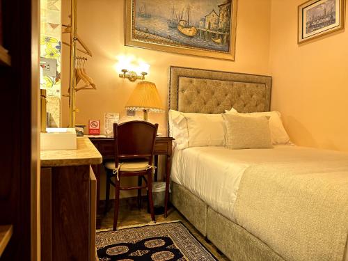 Standard Double Room image 7