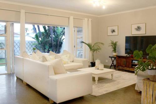 Sea Breeze Beach Home in Melkbosstrand, Cape Town