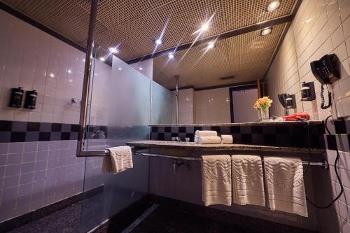 Standard Triple Room image 2