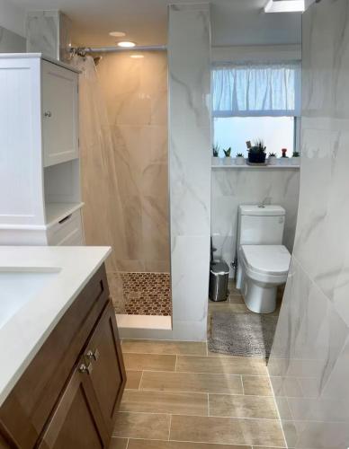 3 doors down to New Orleans , Excellent location! thumb 4