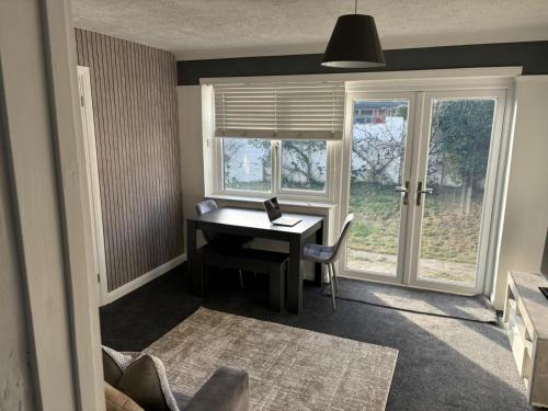 View, Brighton Bungalow Spacious 3BR, contractor friendly, close to University & near AMEX Stadium, parkin in Woodingdean
